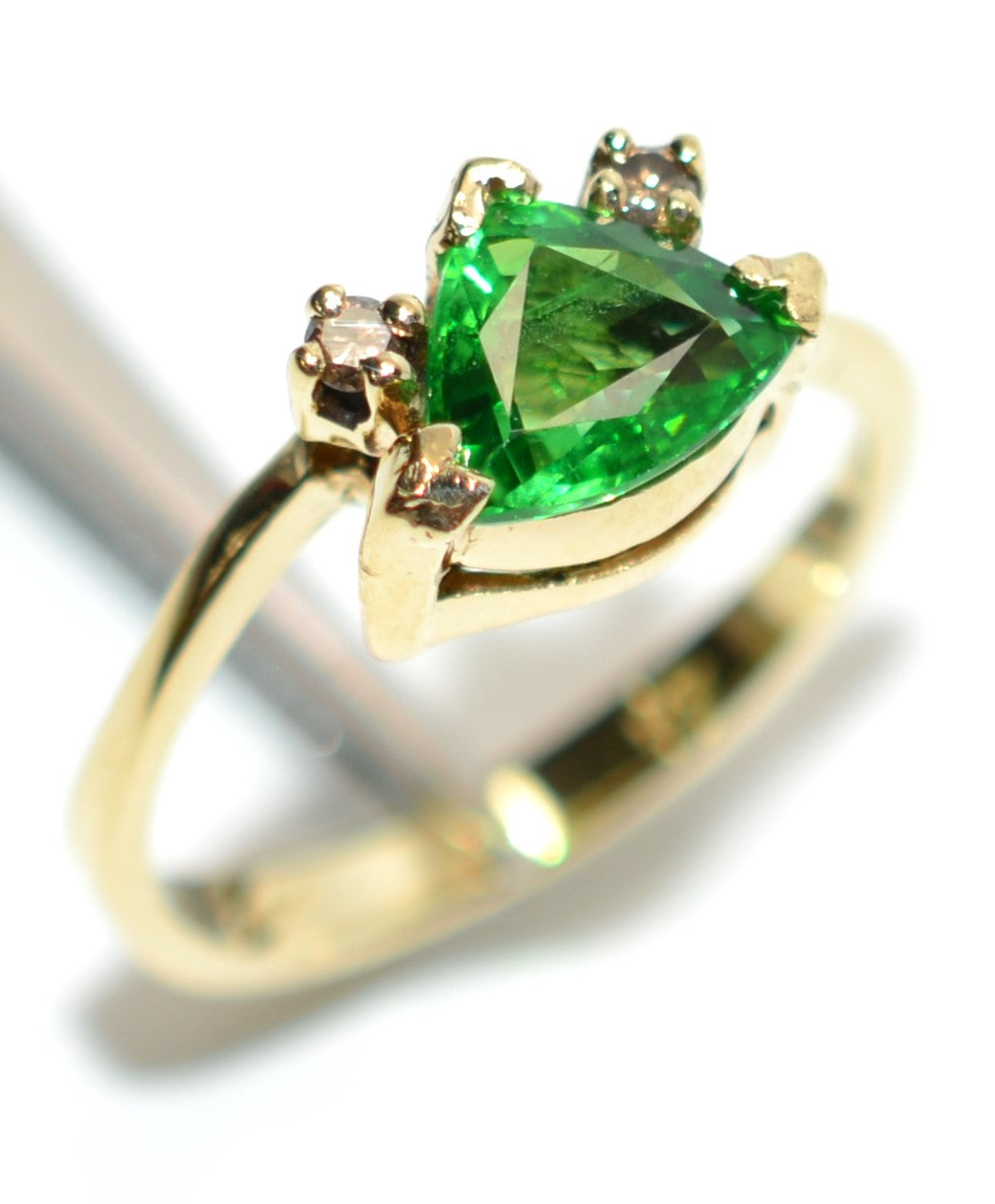 Natural Tsavorite Garnet & Diamond Ring 14K Solid Gold .85tcw Trillion Ring Green Ring Gemstone Ring Garnet Ring Tsavorite Ring Estate Ring