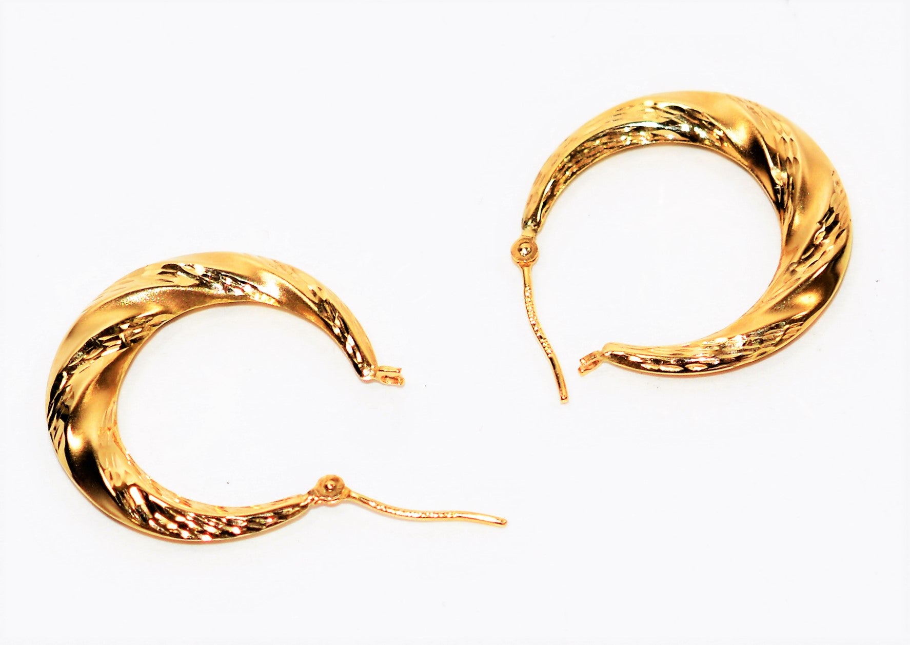 14K Solid Gold 24mm Hoop Earrings Gold Earrings Gold Hoops Textured Hoops Vintage Earrings Estate Jewelry Vintage Earrings Fine Jewellery