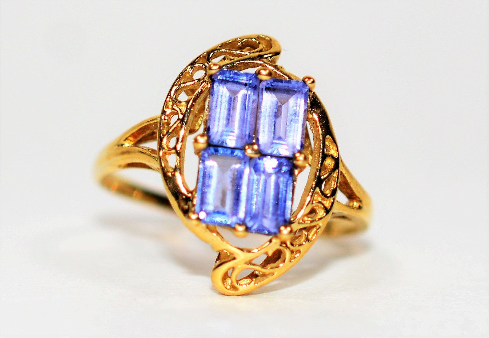 Natural Tanzanite Ring 10K Solid Gold 1.44tcw Cluster Ring Gemstone Ring Vintage Ring Statement Ring Ladies Ring Women's Ring Estate Jewellery